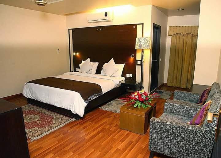 קראצ'י Hira Guest House מראה חיצוני תמונה