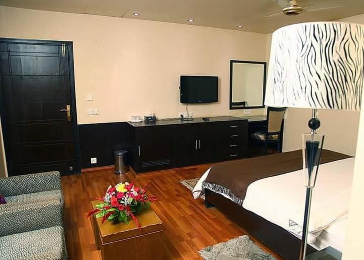 קראצ'י Hira Guest House מראה חיצוני תמונה